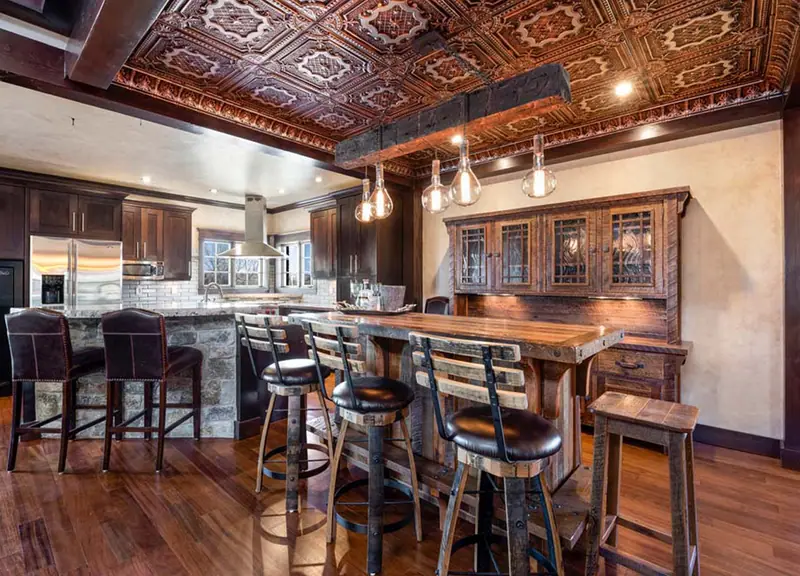 Ceiling in an Autumn Stroh finish